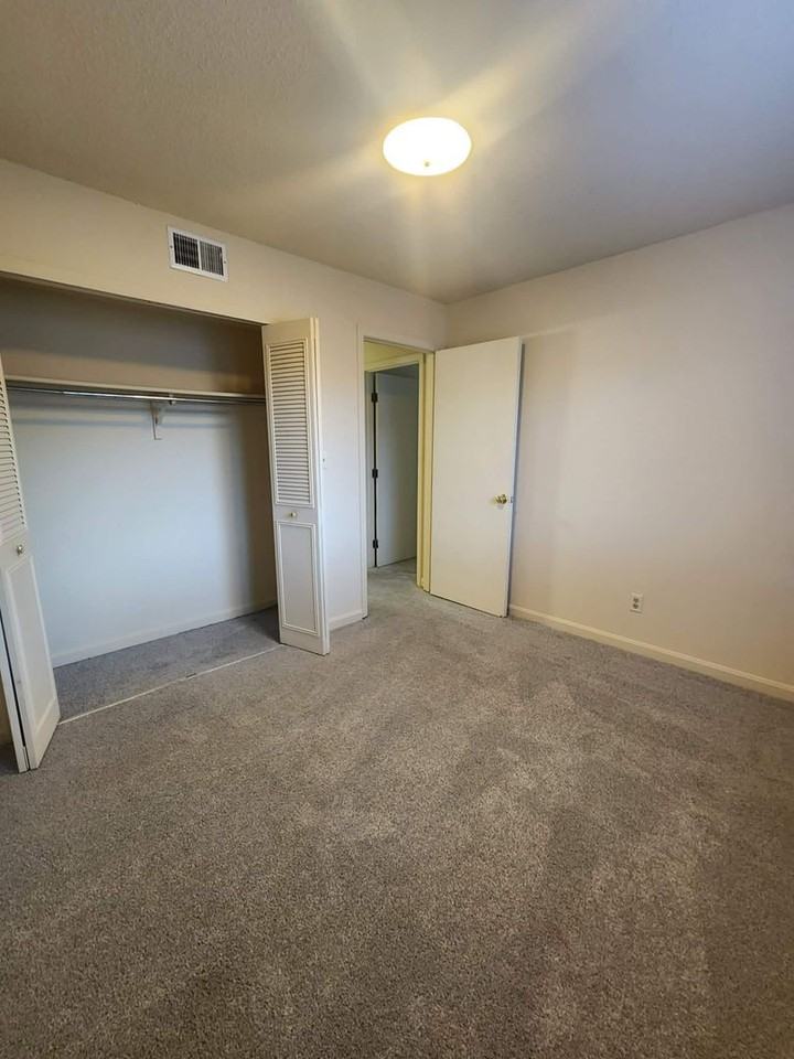 Lakewood Flats and Townhomes - Photo 5 of 7