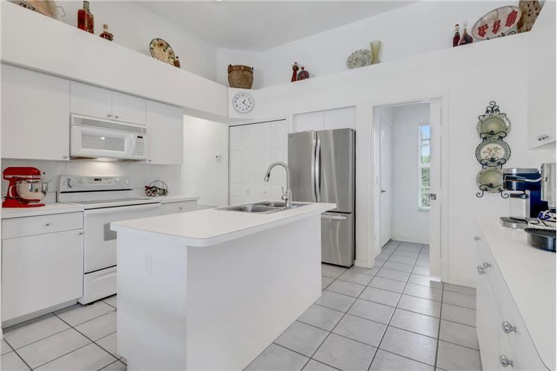 3650 Sunland Lane - Photo 3 of 13