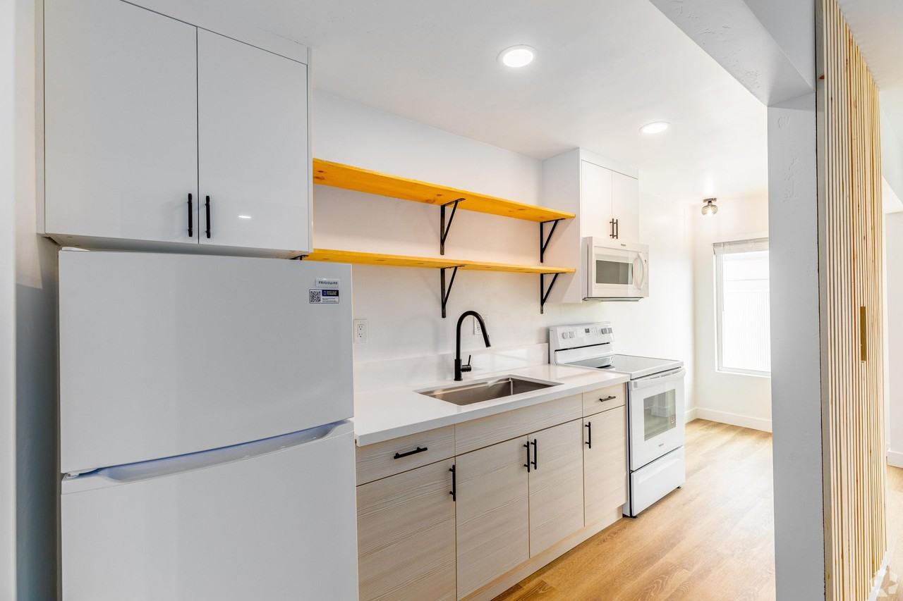 The Villager in Bay Park, Freshly Renovated Studio Apartments! - Photo 5 of 10