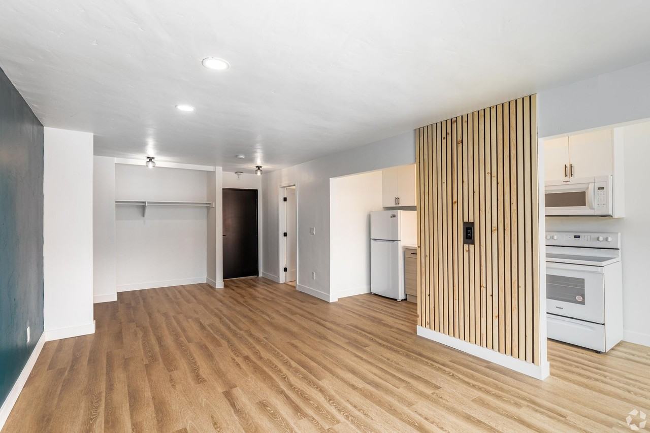 The Villager in Bay Park, Freshly Renovated Studio Apartments! - Photo 7 of 10