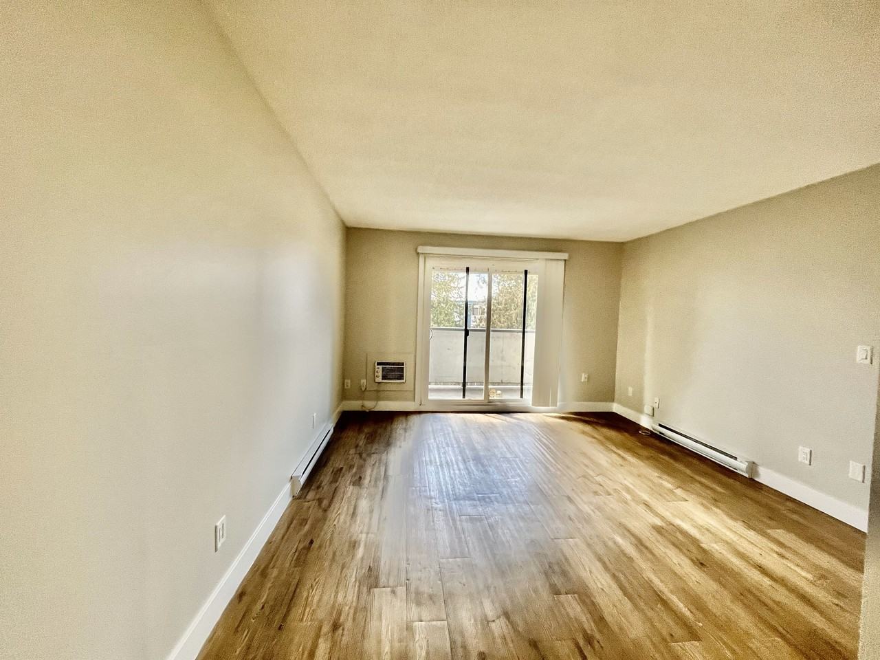 1979 Pandosy Street - Photo 7 of 10