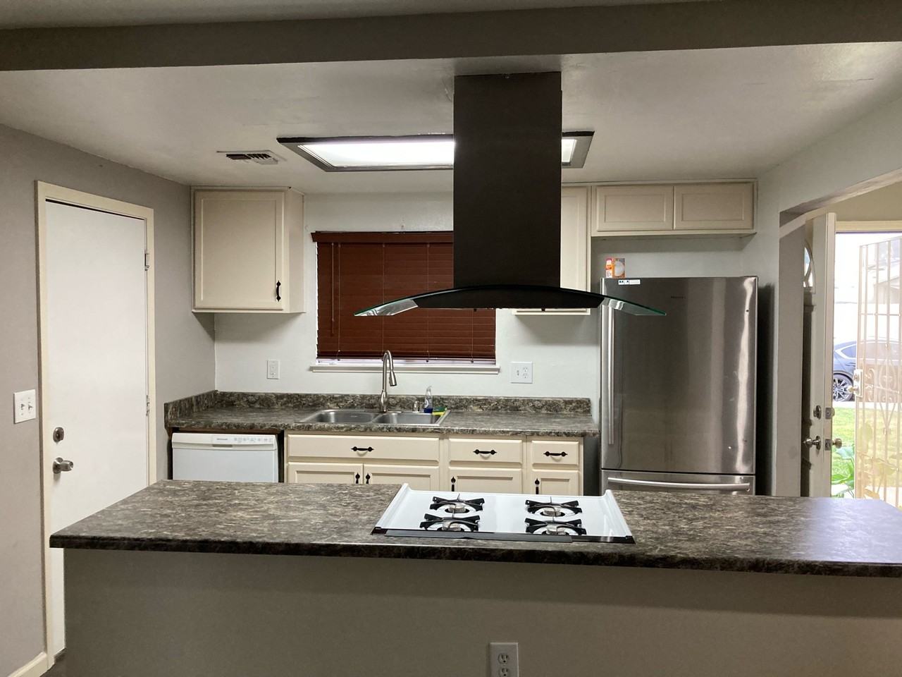 833 East Bush Street - Photo 2 of 7