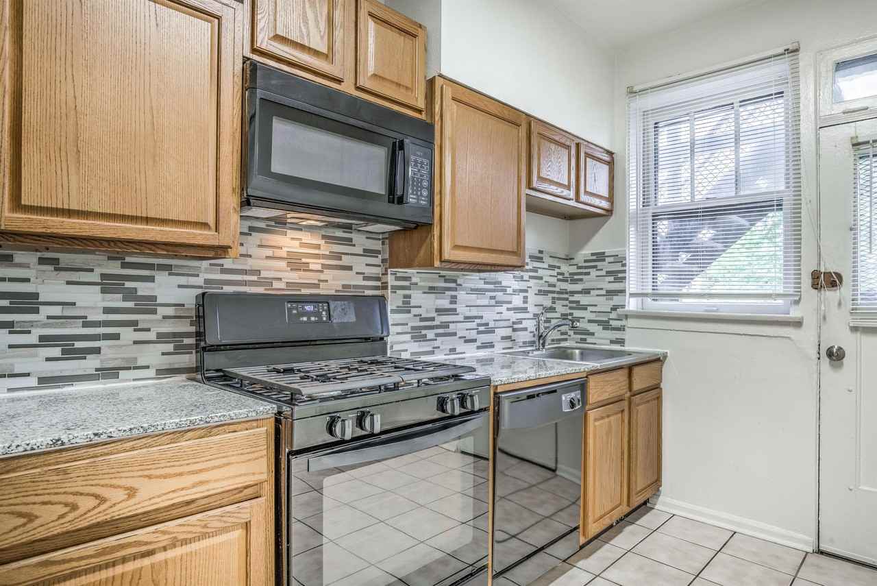 1722 Waverly Place - Photo 6 of 30