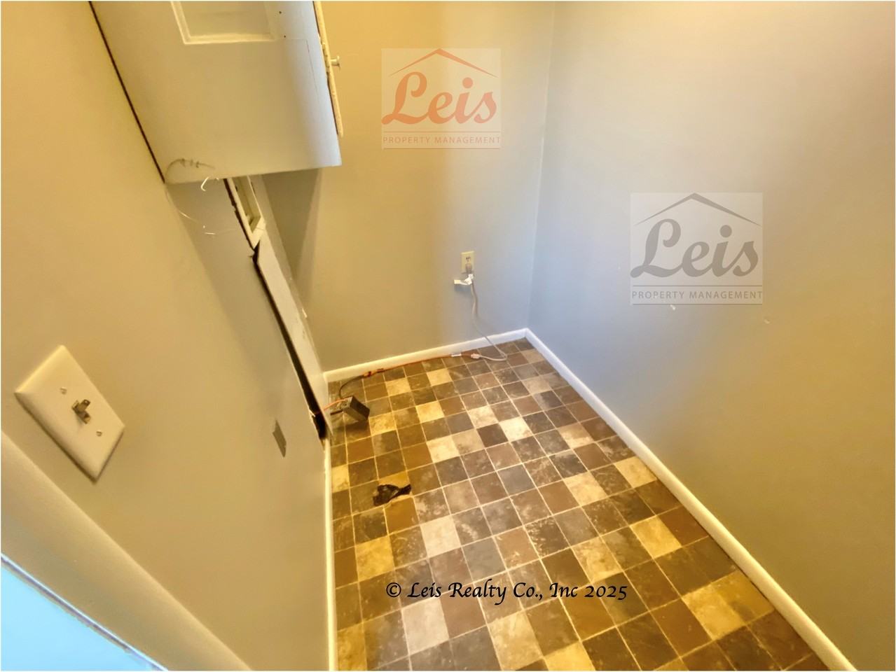 323 1/2 North Sugar Street - Photo 4 of 12