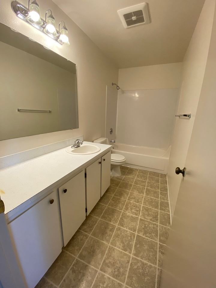 Hidden Hills Apts - Photo 6 of 42