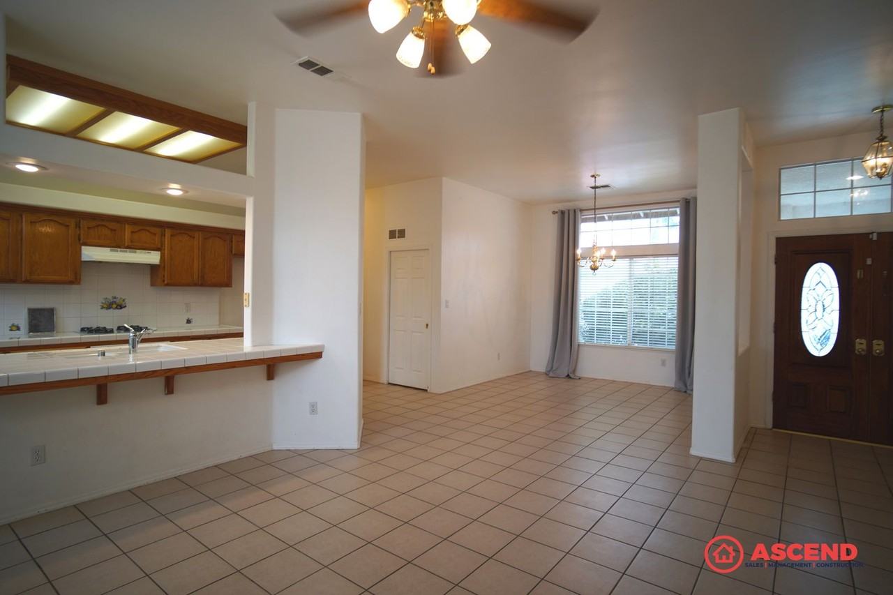 14424 Kathleen Avenue - Photo 4 of 38