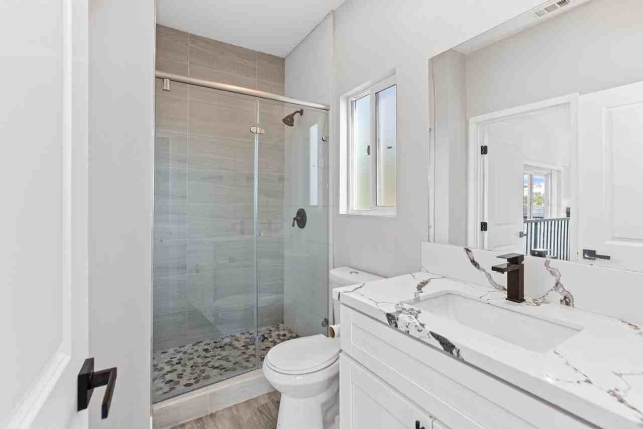 5042 54th St - Photo 3 of 24