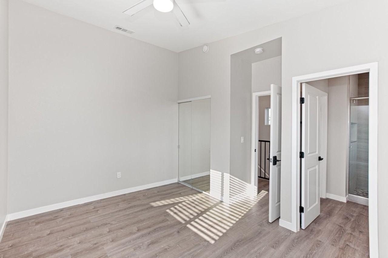 5042 54th St - Photo 4 of 24