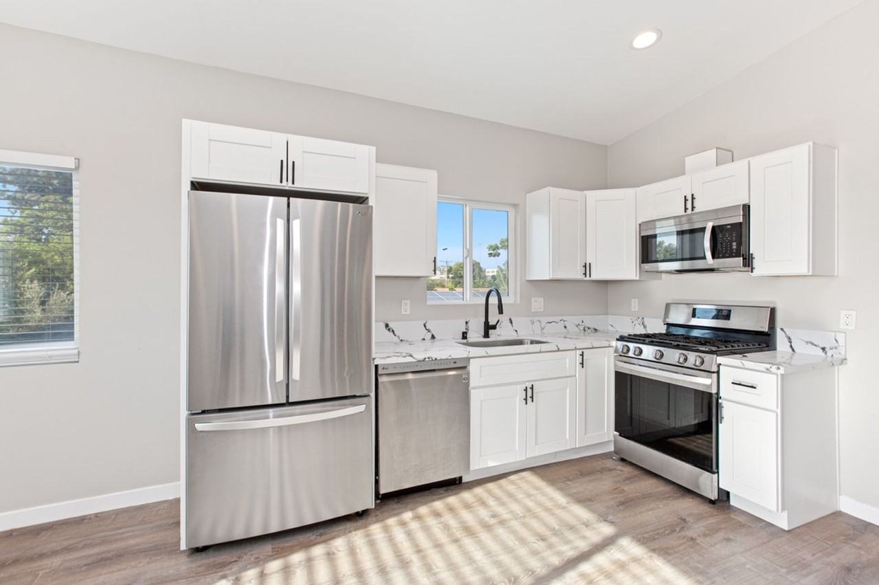 5042 54th St - Photo 4 of 24