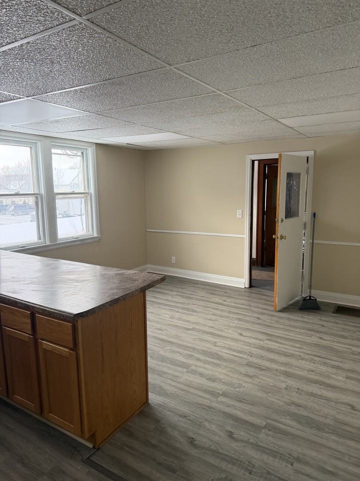 504 S 2nd Ave W - Photo 4 of 11