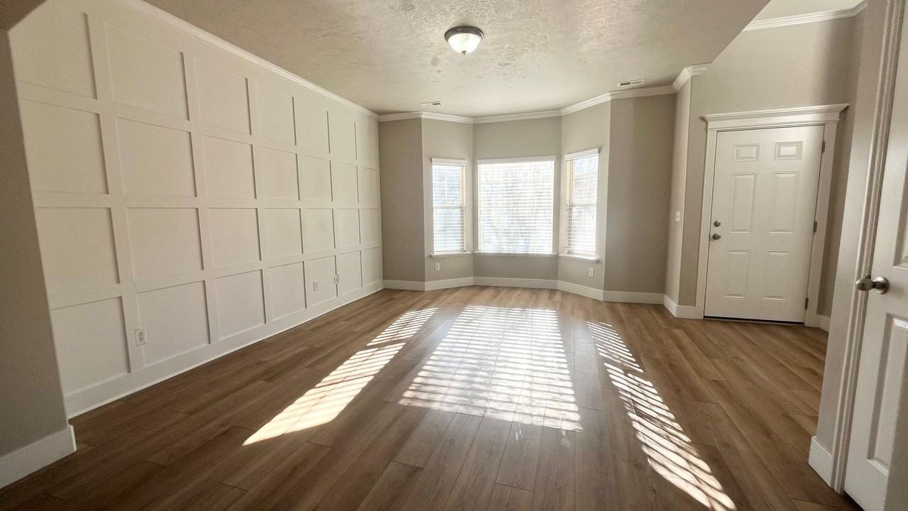 2343 West Adelaide Drive - Photo 2 of 17