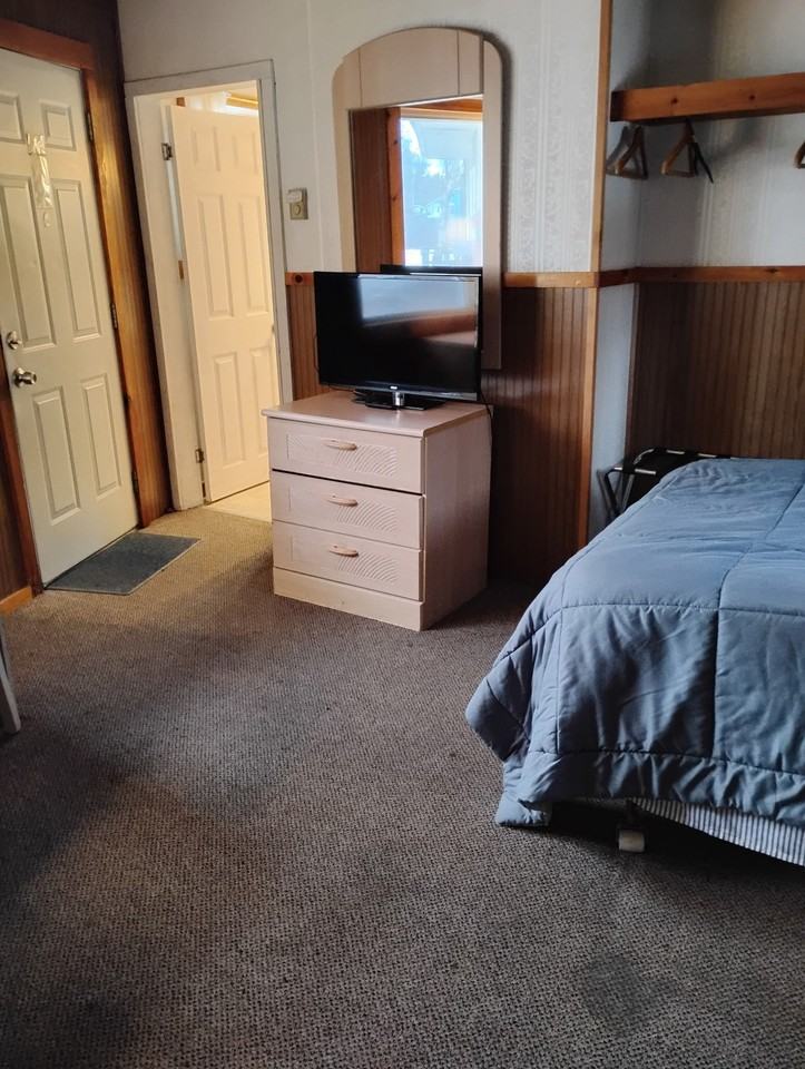 Ellsworth Suites - Photo 4 of 35