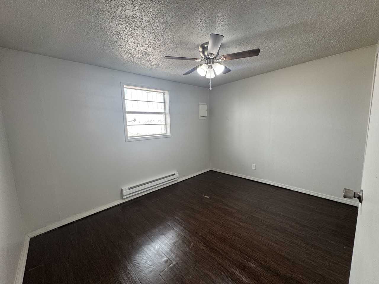 100 Georgia Place Apartments - Photo 7 of 12