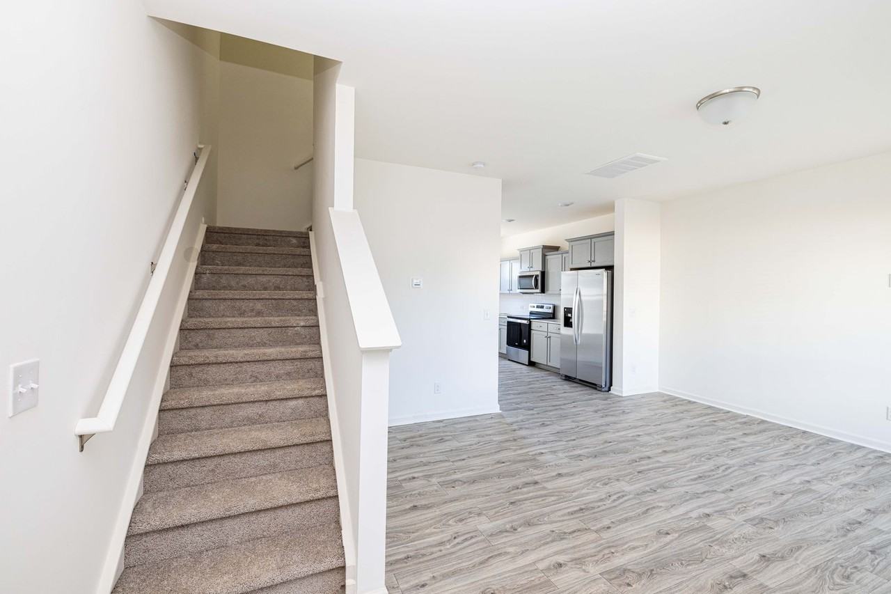 120 S Dorsett St - Photo 3 of 16