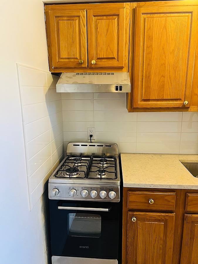 294 West Post Road - Photo 3 of 6