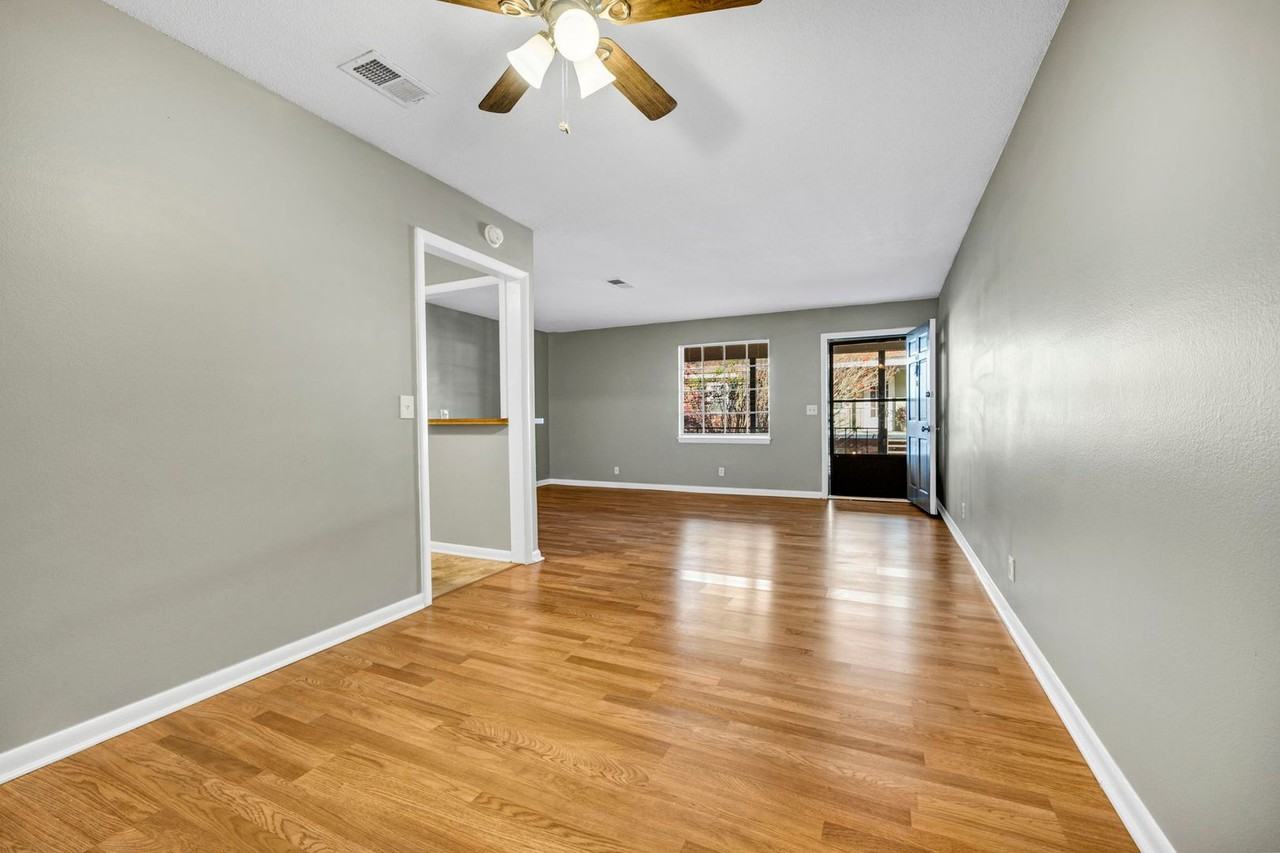 321 Cambout St - Photo 3 of 21