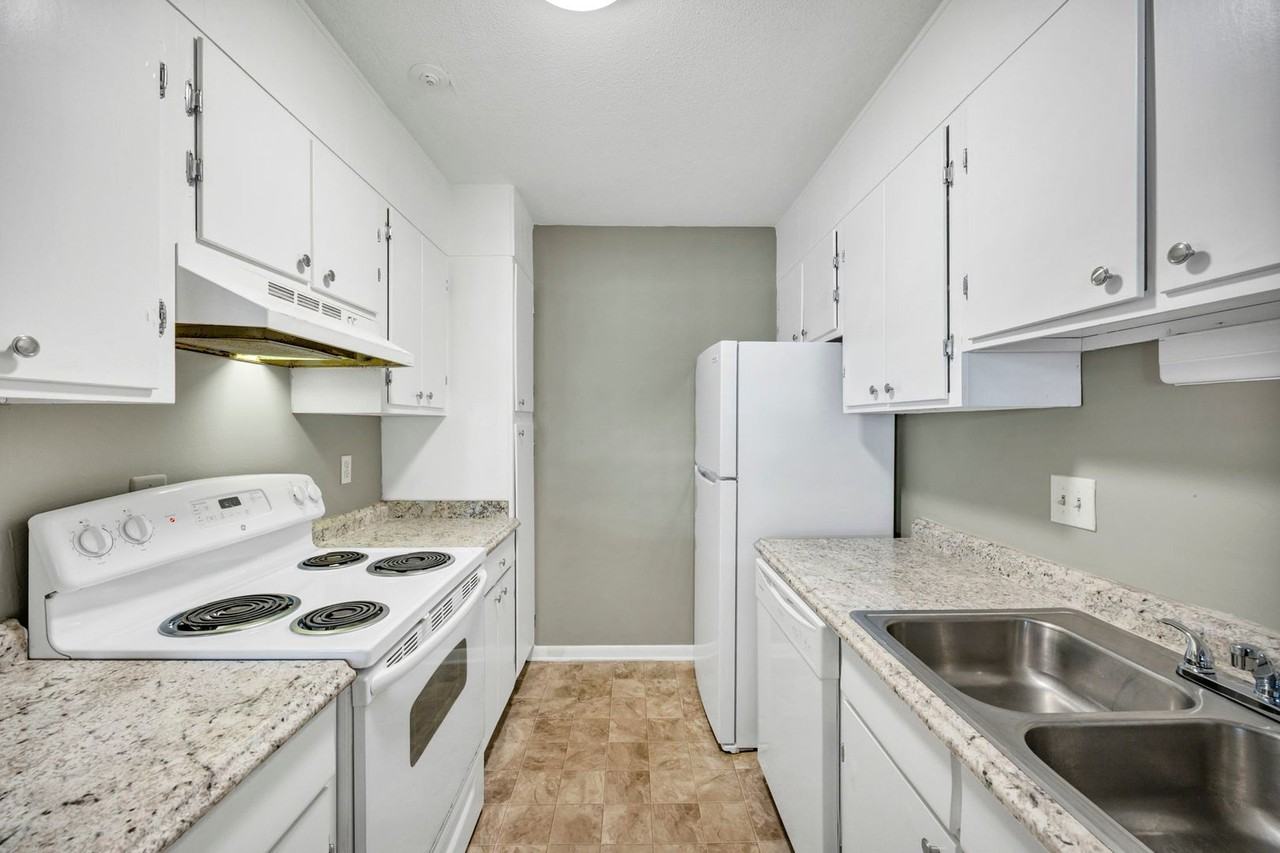 321 Cambout St - Photo 5 of 21