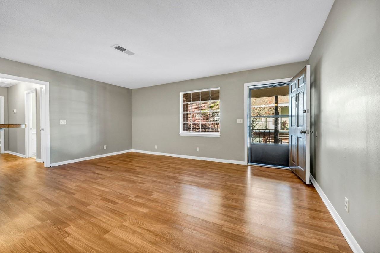 321 Cambout St - Photo 7 of 21