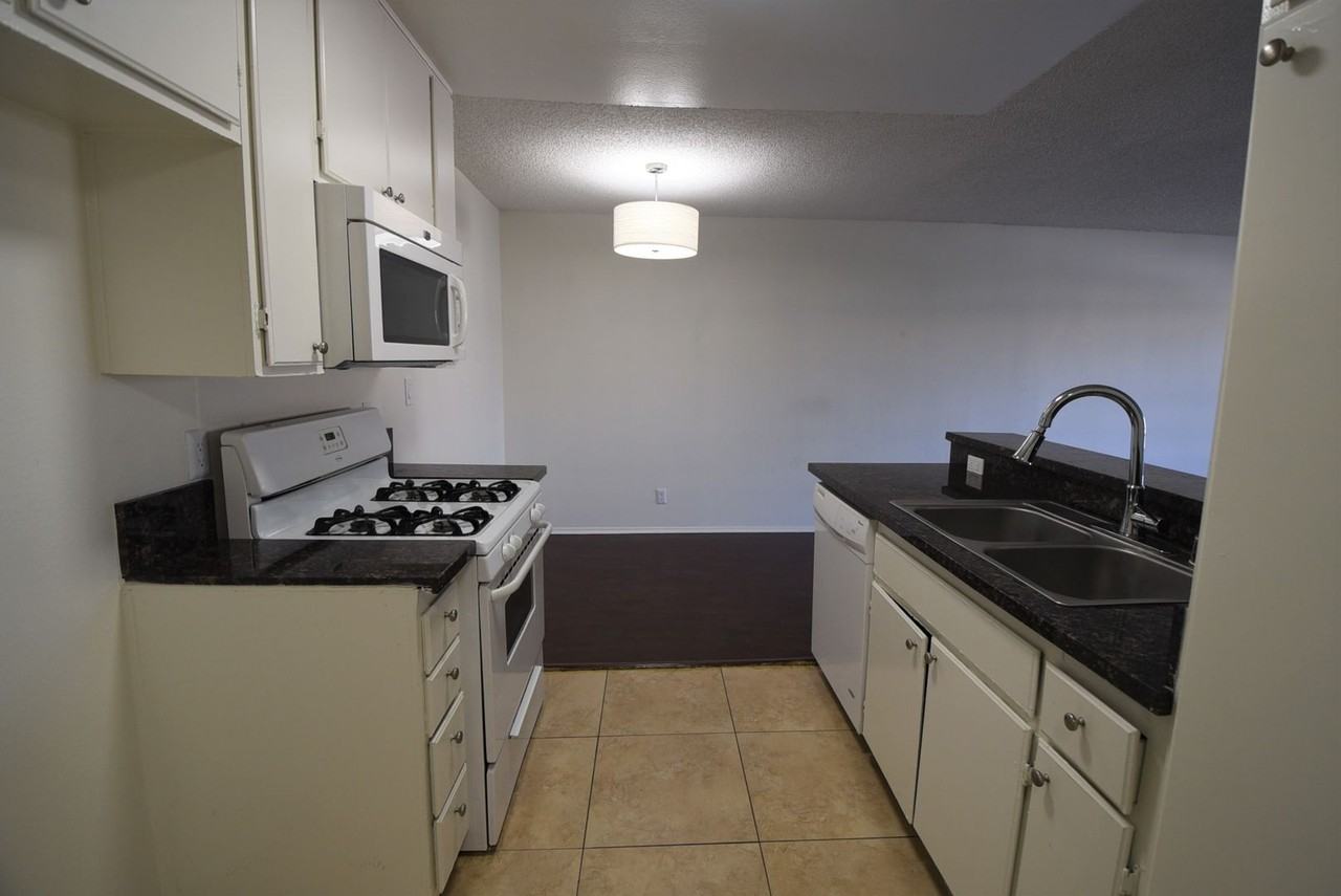 11760 - Photo 2 of 34