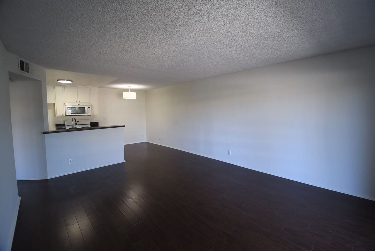 11760 - Photo 3 of 34