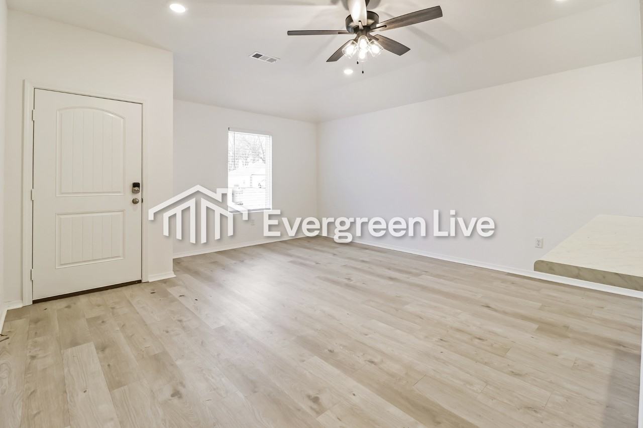 167 Meadow Dr - Photo 4 of 16