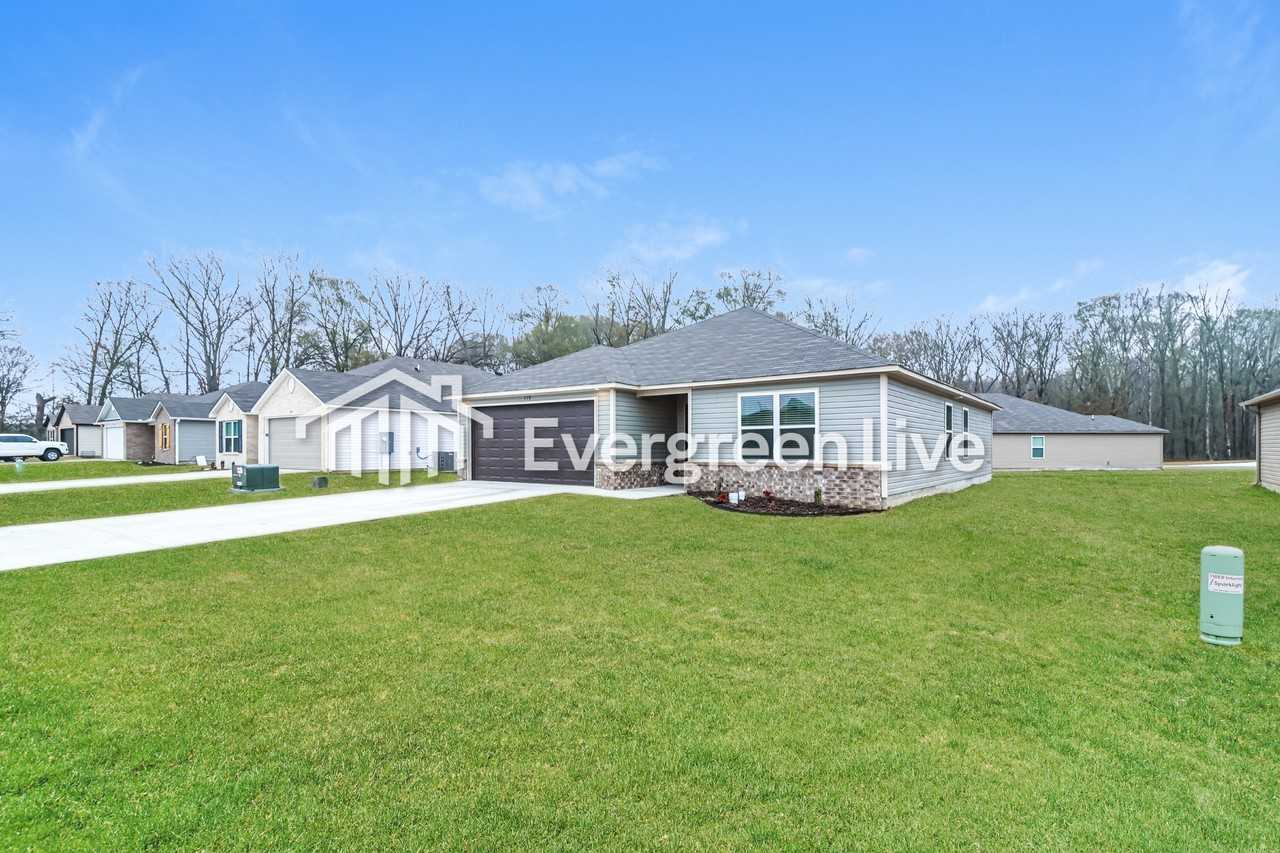 110 Terrence Dr - Photo 3 of 16