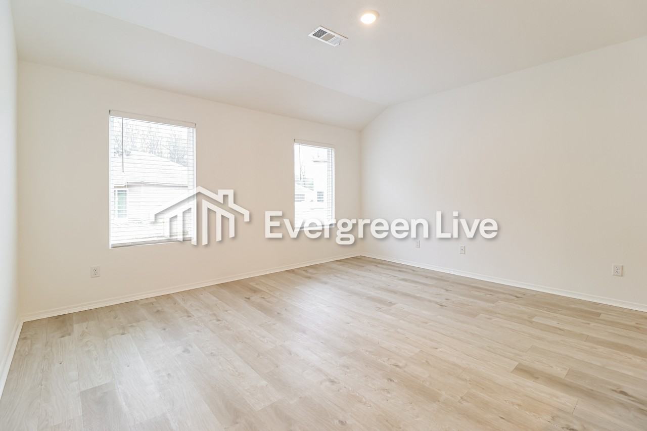 110 Terrence Dr - Photo 4 of 16