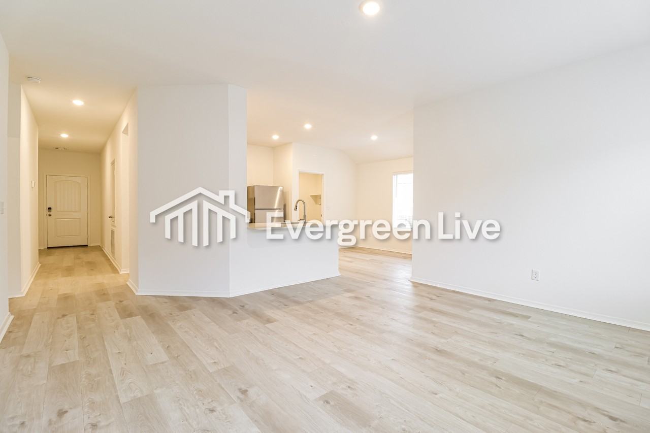 110 Terrence Dr - Photo 5 of 16