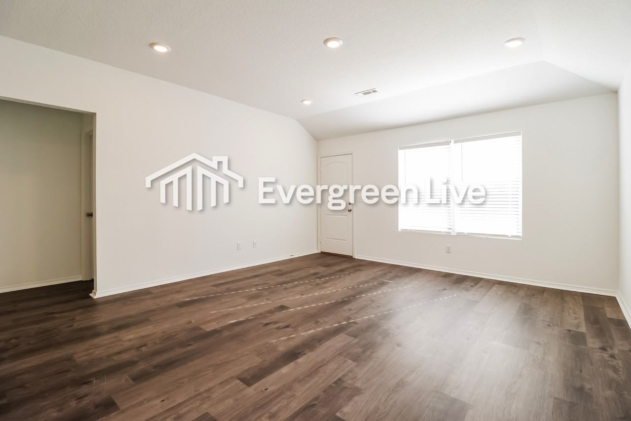 185 Sarah Alyse Ln - Photo 3 of 15