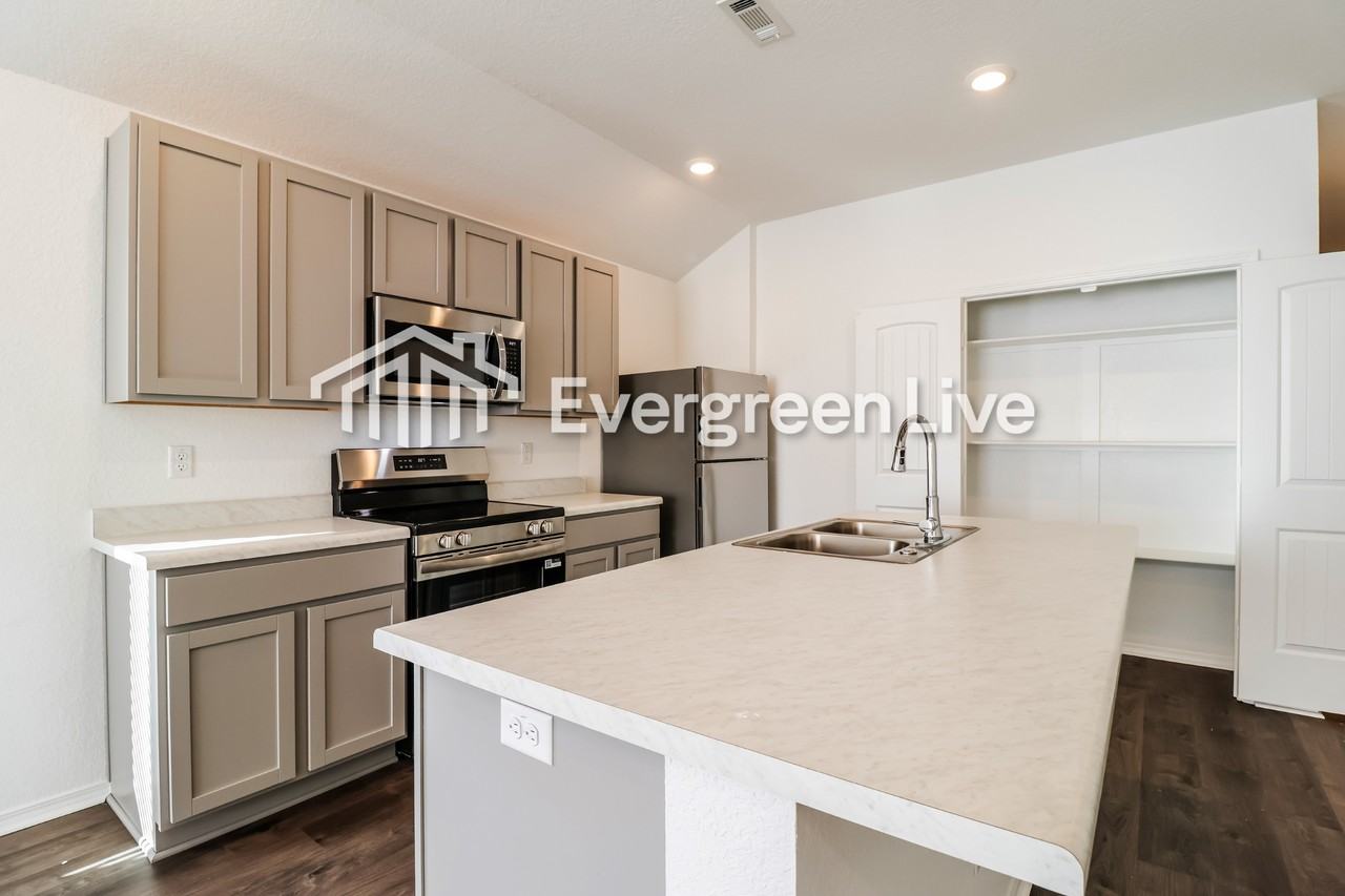 185 Sarah Alyse Ln - Photo 6 of 15