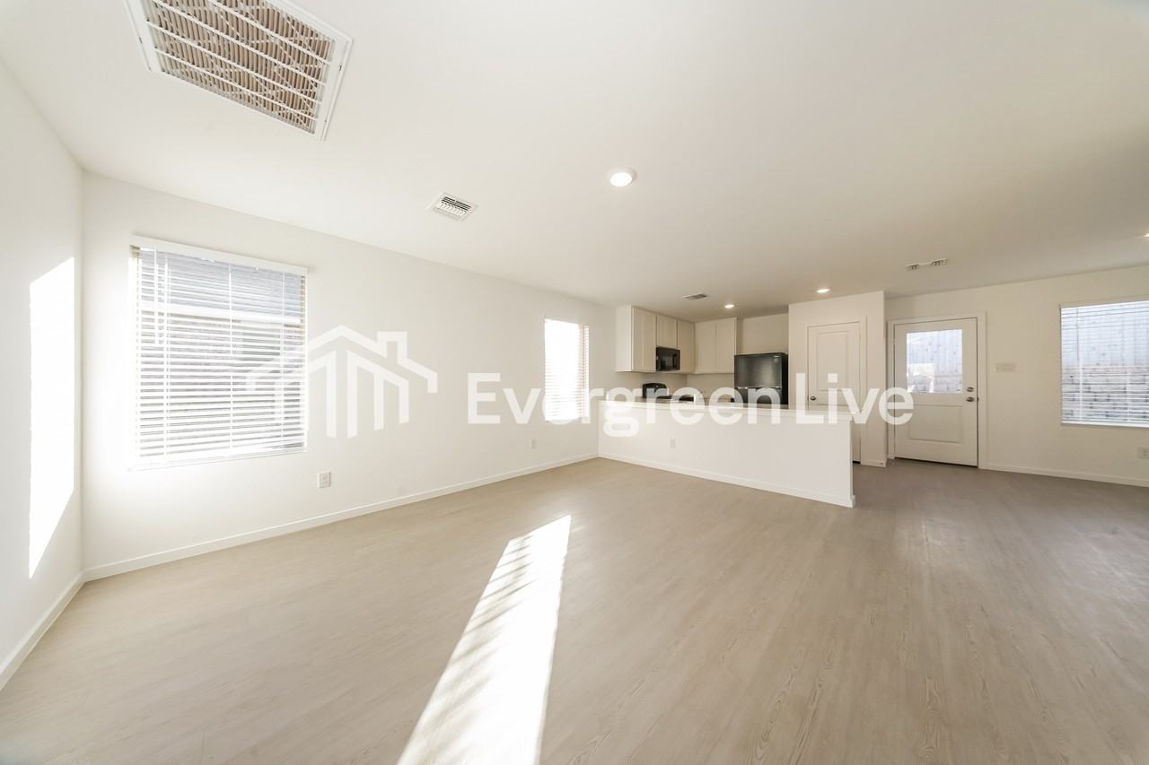 9212 Southwest 20th Street - Photo 4 of 17