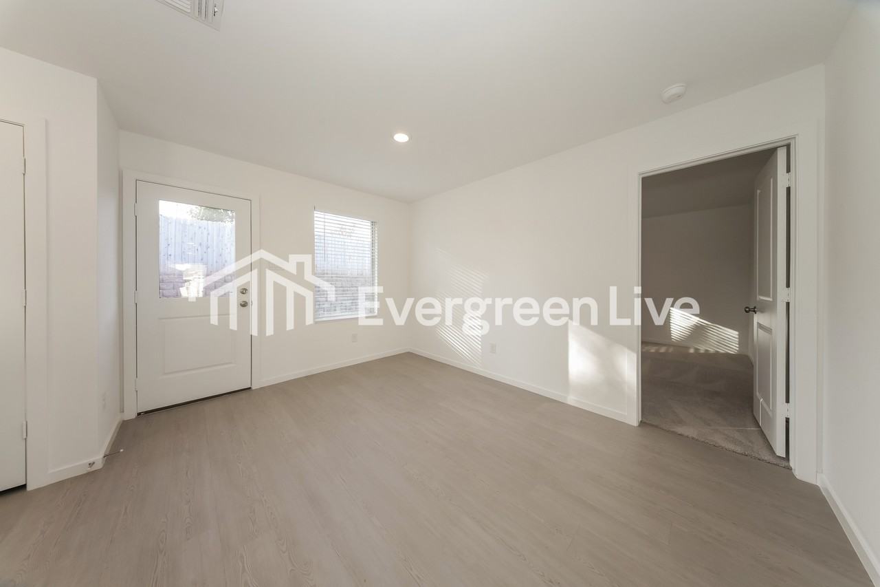 9212 Southwest 20th Street - Photo 6 of 17