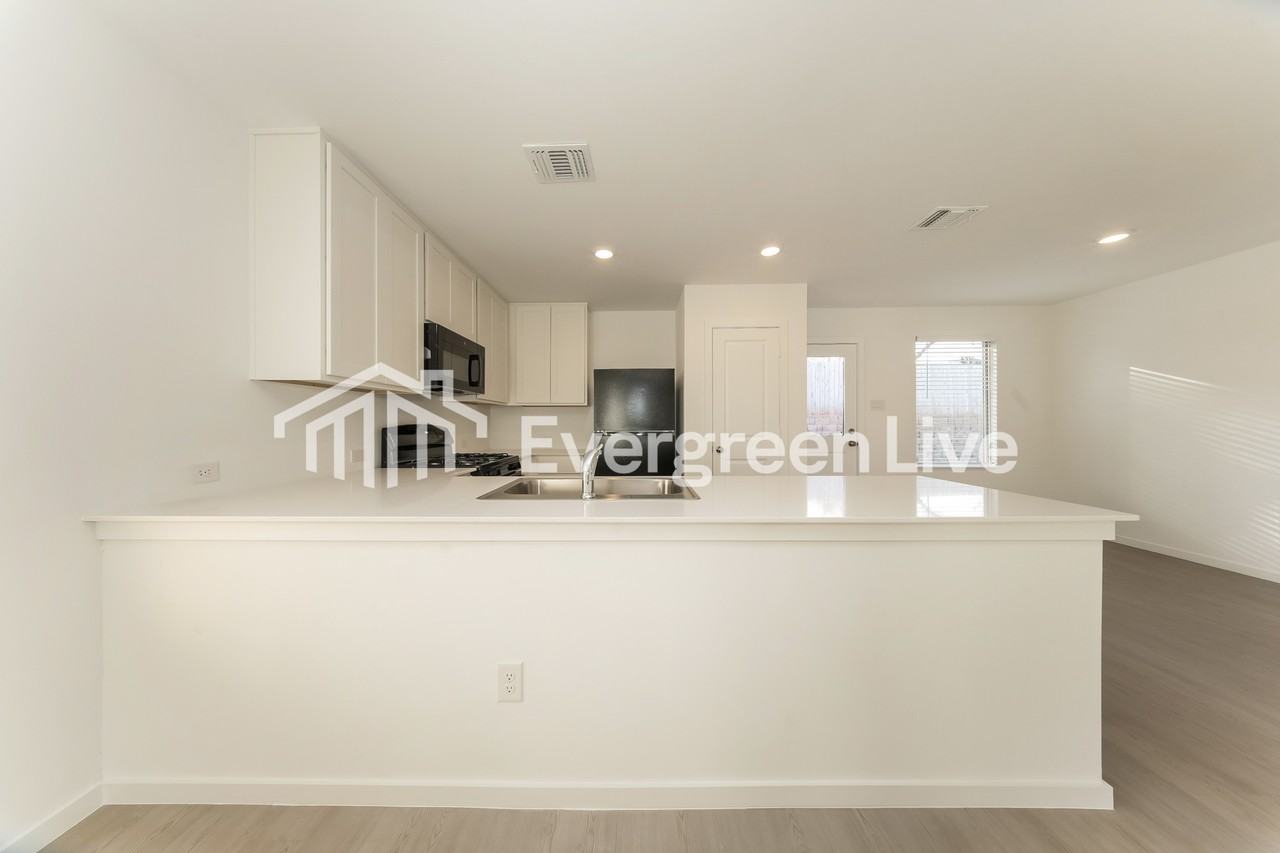 9212 Southwest 20th Street - Photo 7 of 17