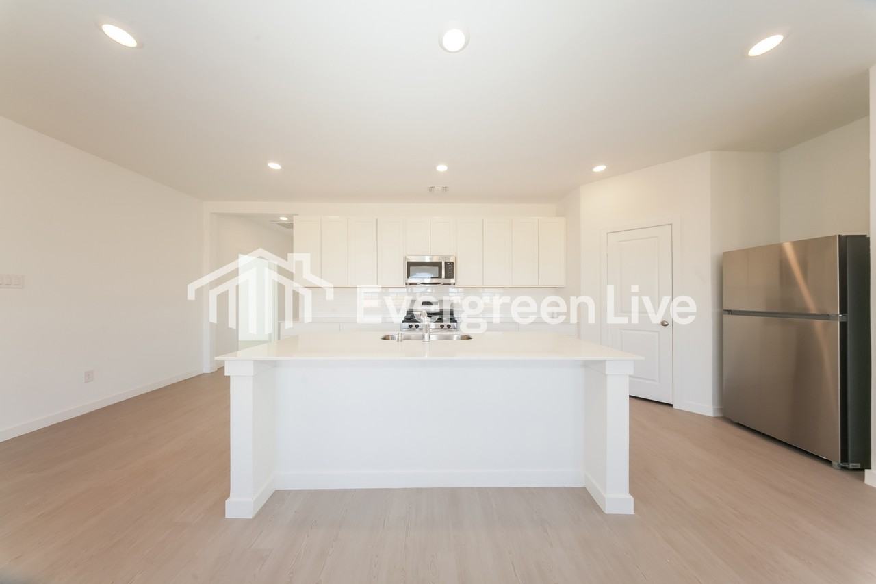 9009 Southwest 19th Street - Photo 5 of 17