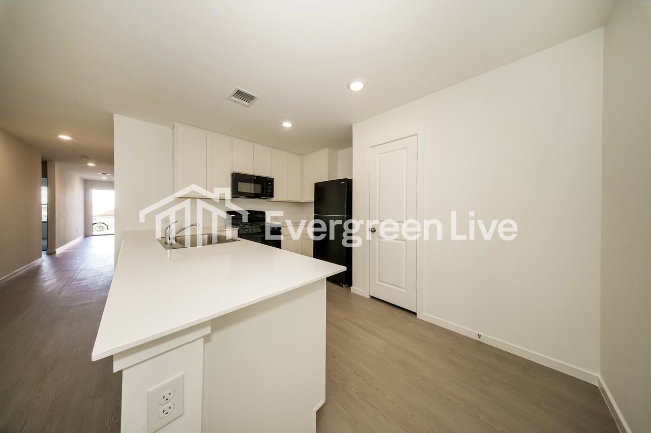 9216 Southwest 20th Street - Photo 6 of 17