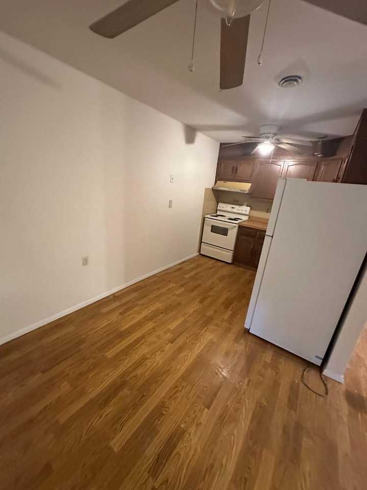 17F Cambridge Cir - Photo 2 of 4