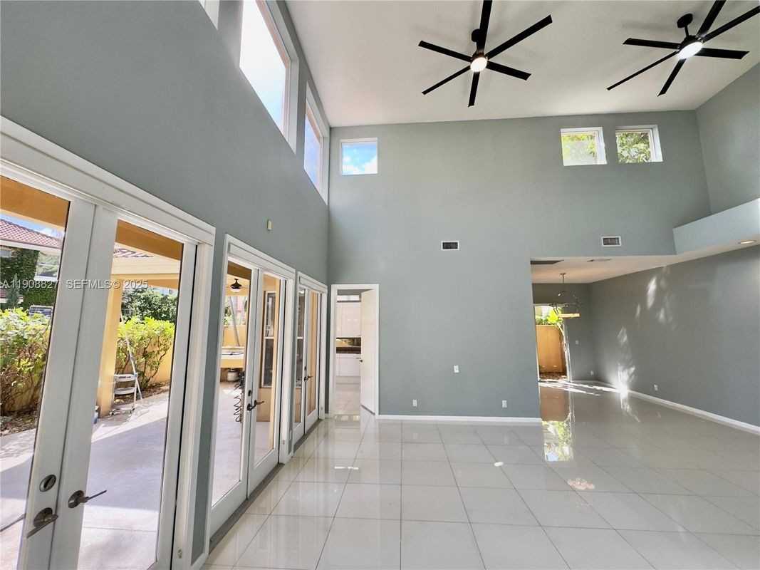 3728 Northeast 208th Terrace - Photo 3 of 23