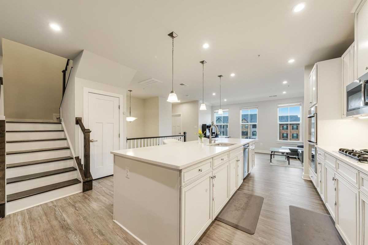 14049 Sunrise Valley Dr ##7p - Photo 3 of 23