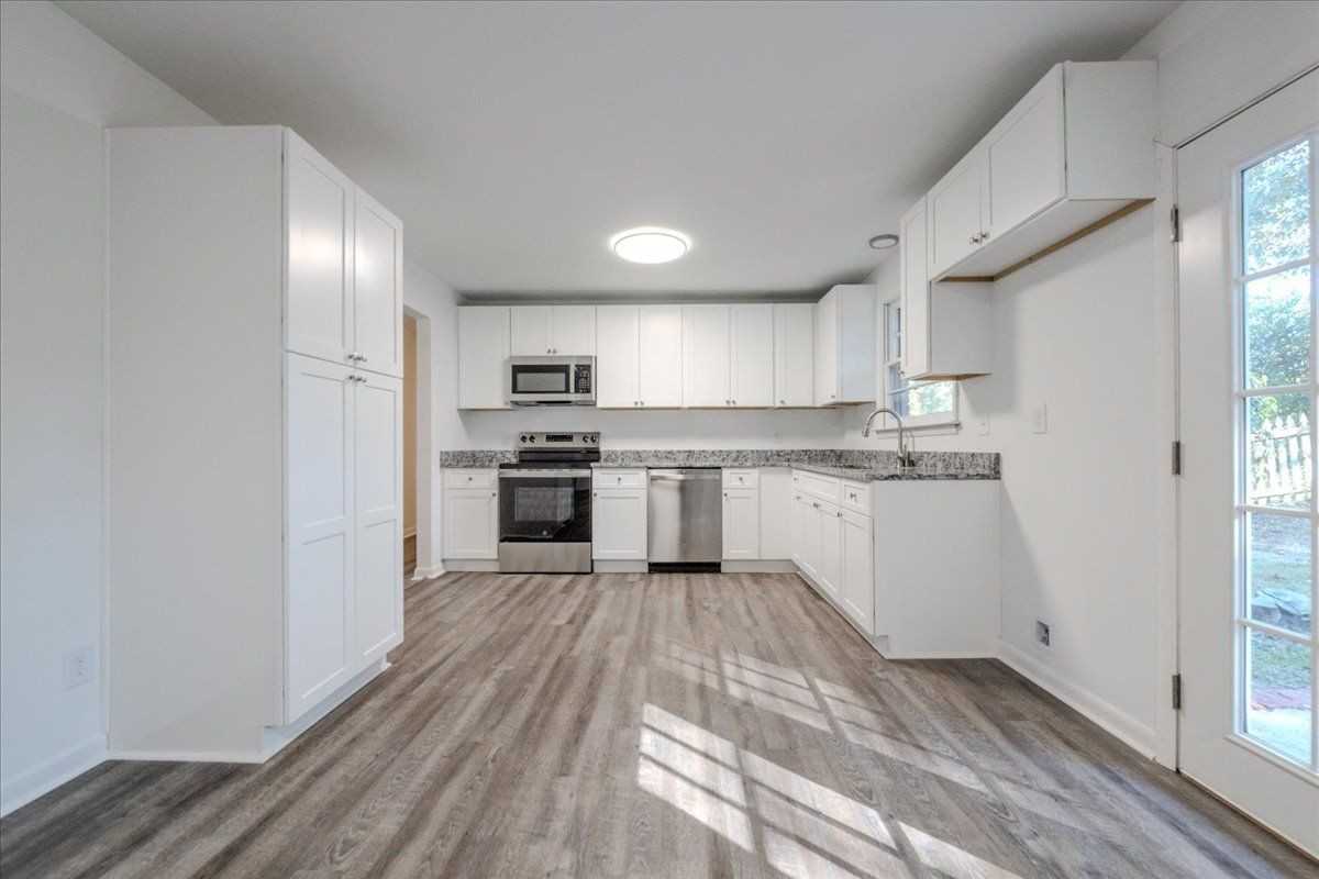 100 Belmont Drive - Photo 6 of 26