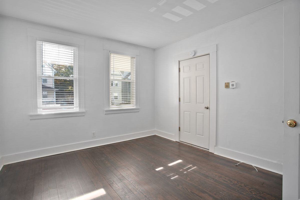 543 Midland Street - Photo 4 of 8