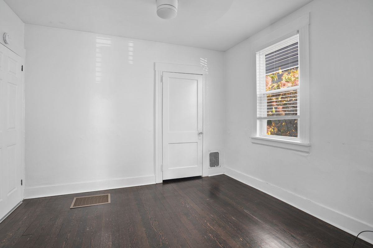 543 Midland Street - Photo 5 of 8