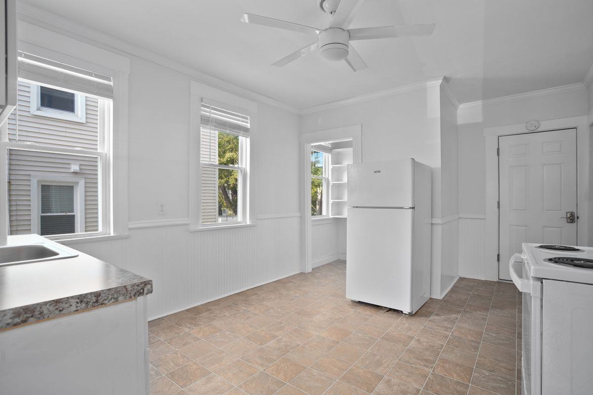 543 Midland Street - Photo 6 of 8