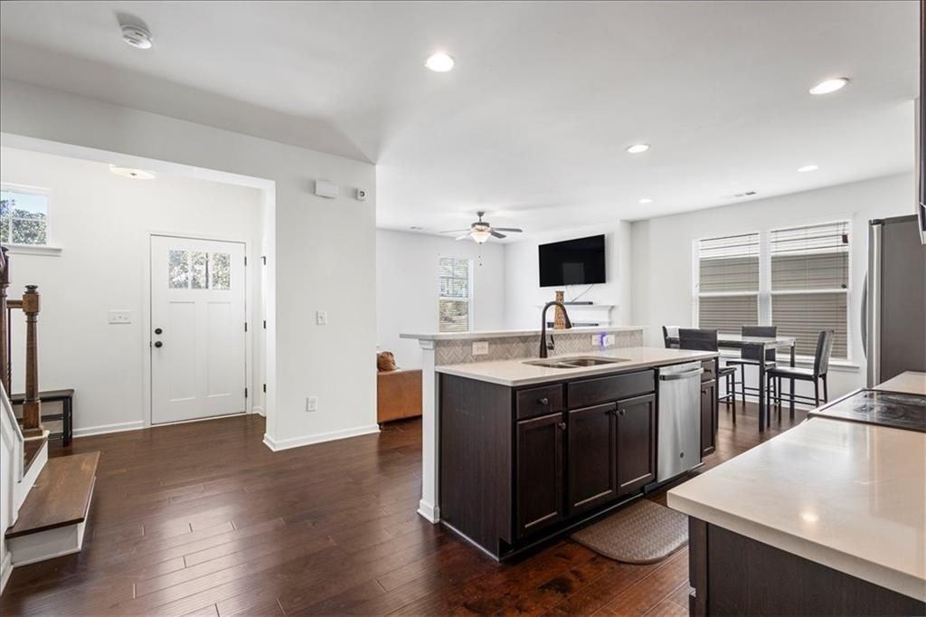 869 Venture Way - Photo 7 of 28