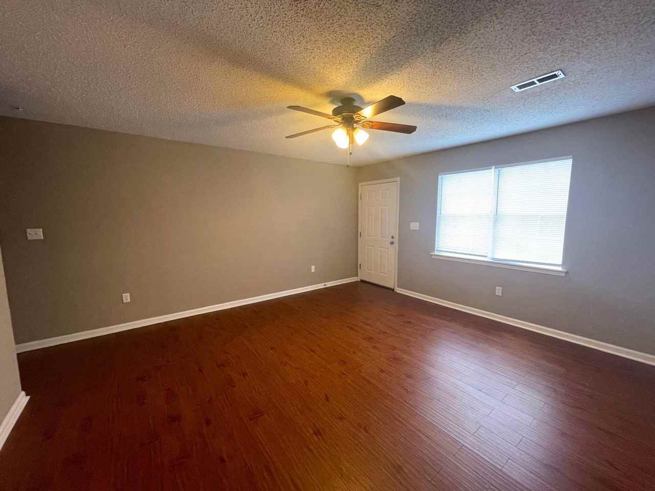 2165 S Milledge Ave - Photo 4 of 16