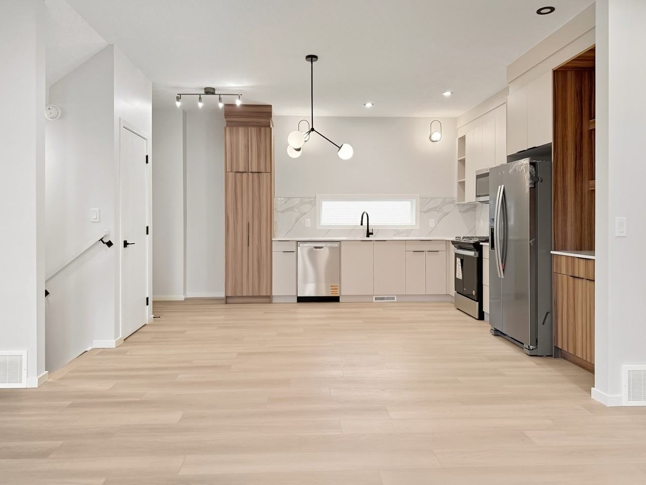 9303 123 Avenue NW - Photo 3 of 28