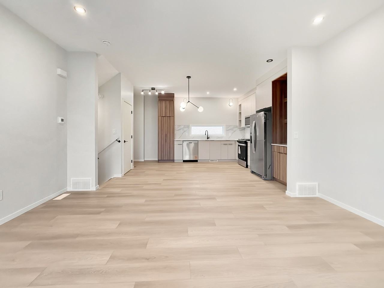 9303 123 Avenue NW - Photo 5 of 28