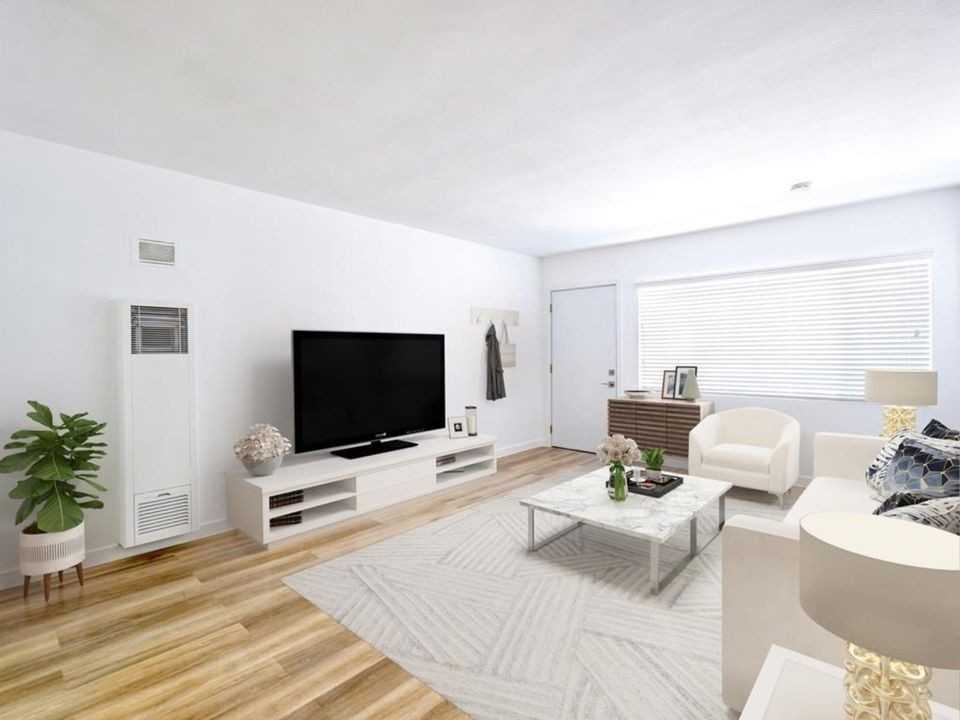 Amie - Photo 3 of 11