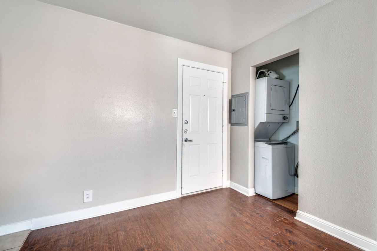 4915 Reiger Avenue - Photo 4 of 26
