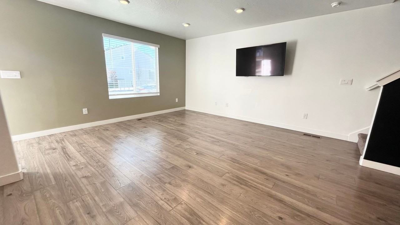 429 N Northshore Dr - Photo 5 of 19