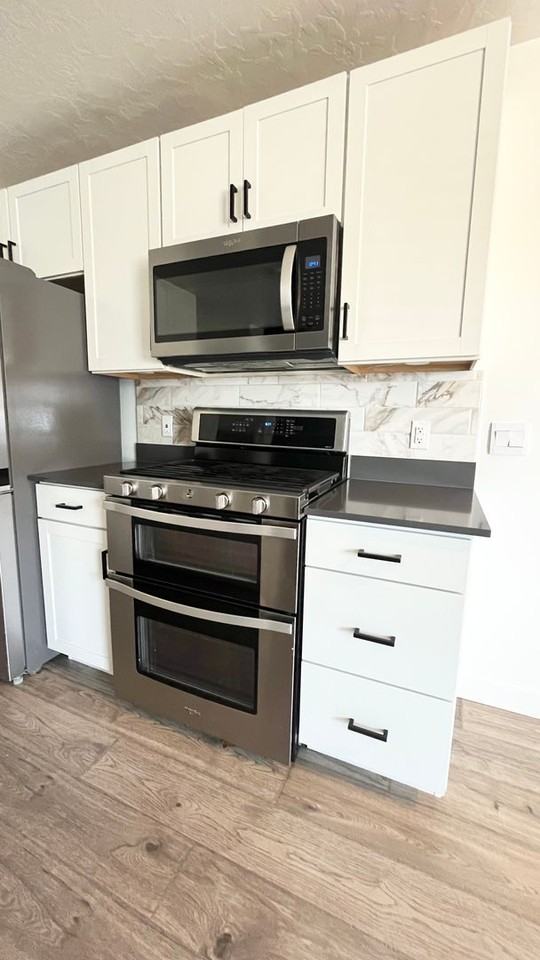 429 N Northshore Dr - Photo 2 of 19